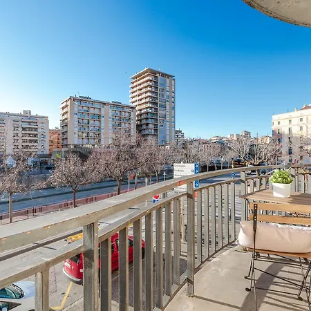 Flateli Center 2 * Χιρόνα